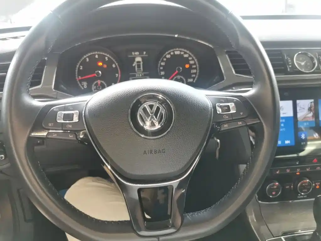 Фото 11 - Volkswagen Passat