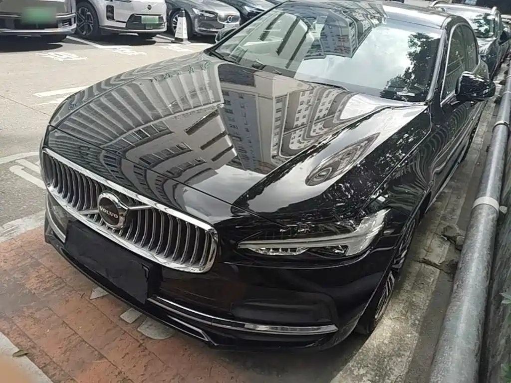 Volvo S90 2025 2024 B5 Momentum Luxury Edition
