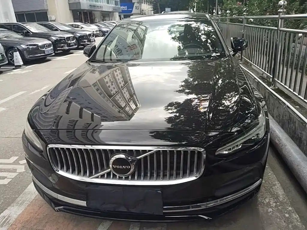 Volvo S90 2025 2024 B5 Momentum Luxury Edition