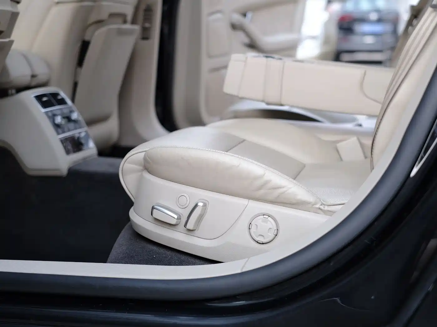 Audi A8 2008 A8L 3.2 FSI Luxury фото 40