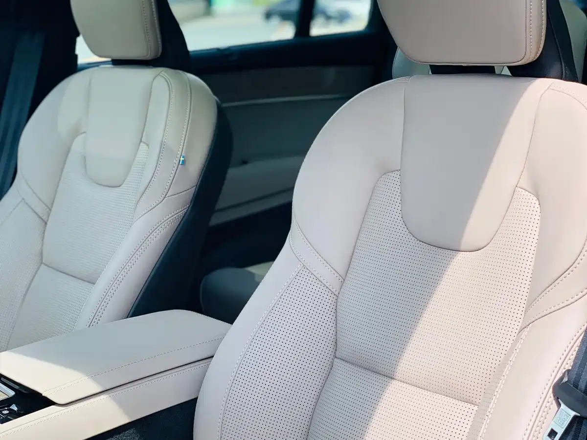 Volvo XC90 2025 2025 Facelift B6 Smart Elegance Luxury 6-seater