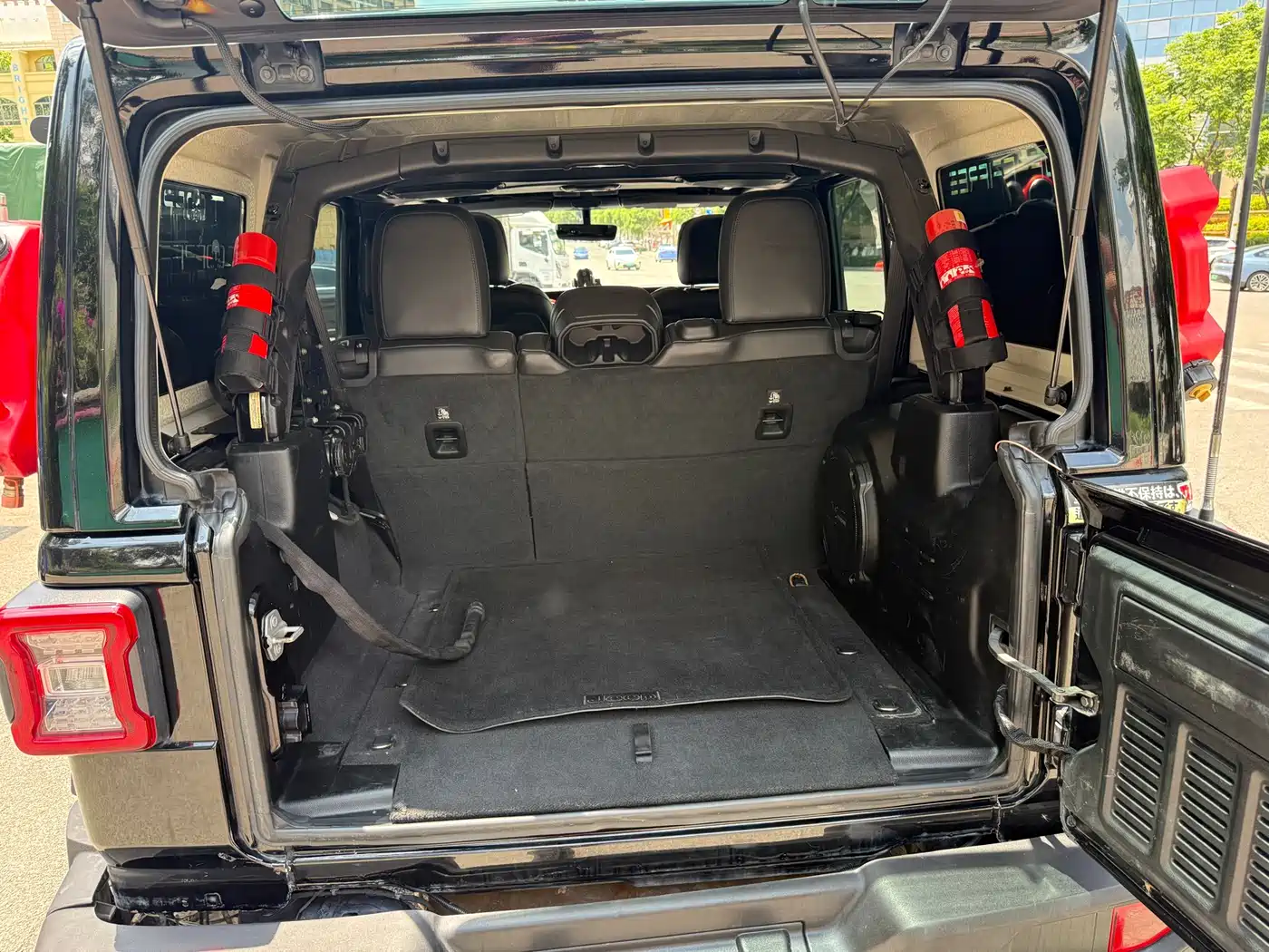Фото 18 - Jeep Wrangler