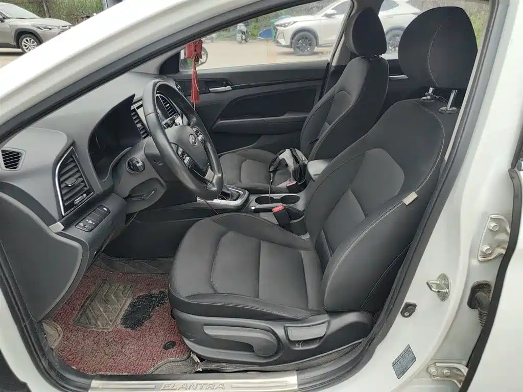 Hyundai Elantra 2016 Model 1.6L Automatic Smart Elite фото 8