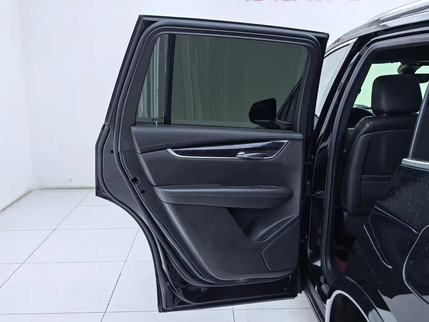Photo 18 - Cadillac XT6