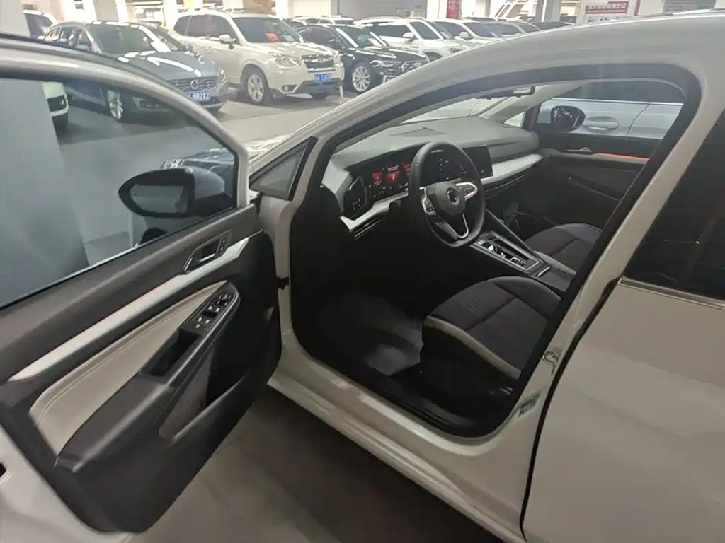 Volkswagen Golf 2023 Facelift 280TSI DSG Pro фото 16