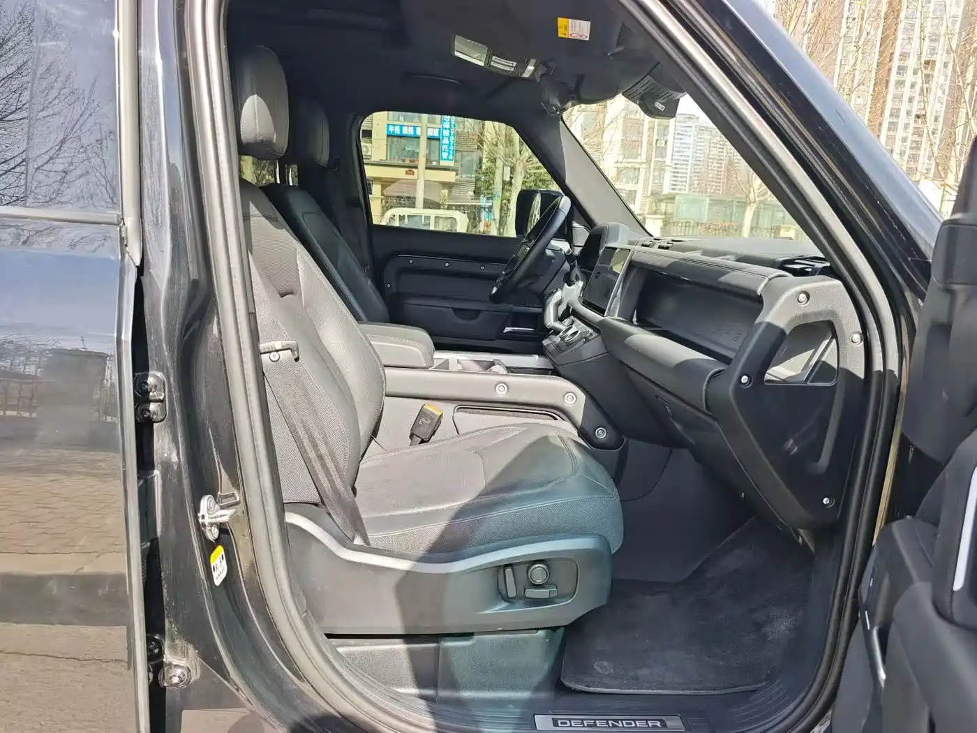 Land Rover Defender 2024 110 3.0T P400 X-DYNAMIC HSE фото 4