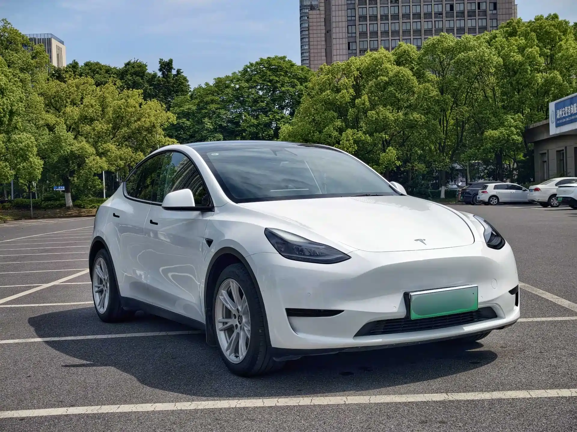 Фото 3 - Tesla Model Y