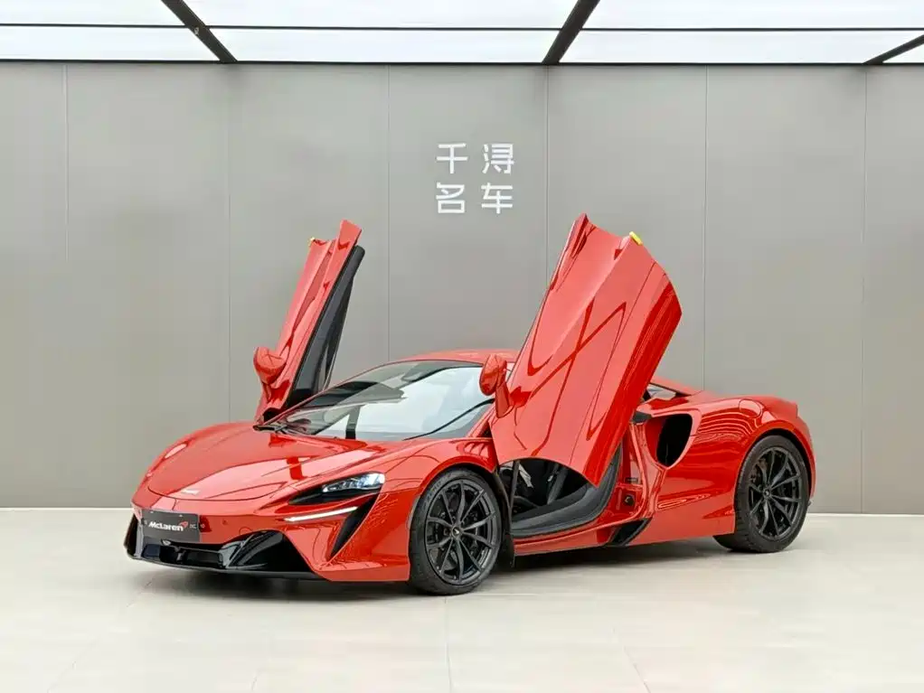 2023 McLaren Artura