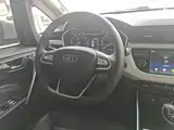 Фото 11 - Geely Vision X3