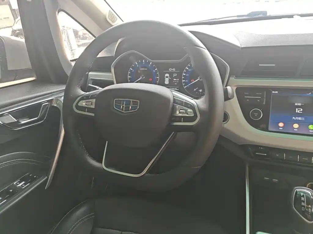 Фото 11 - Geely Vision X3