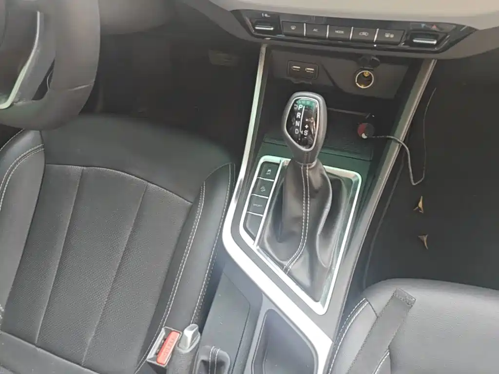 Фото 14 - Geely Vision X3