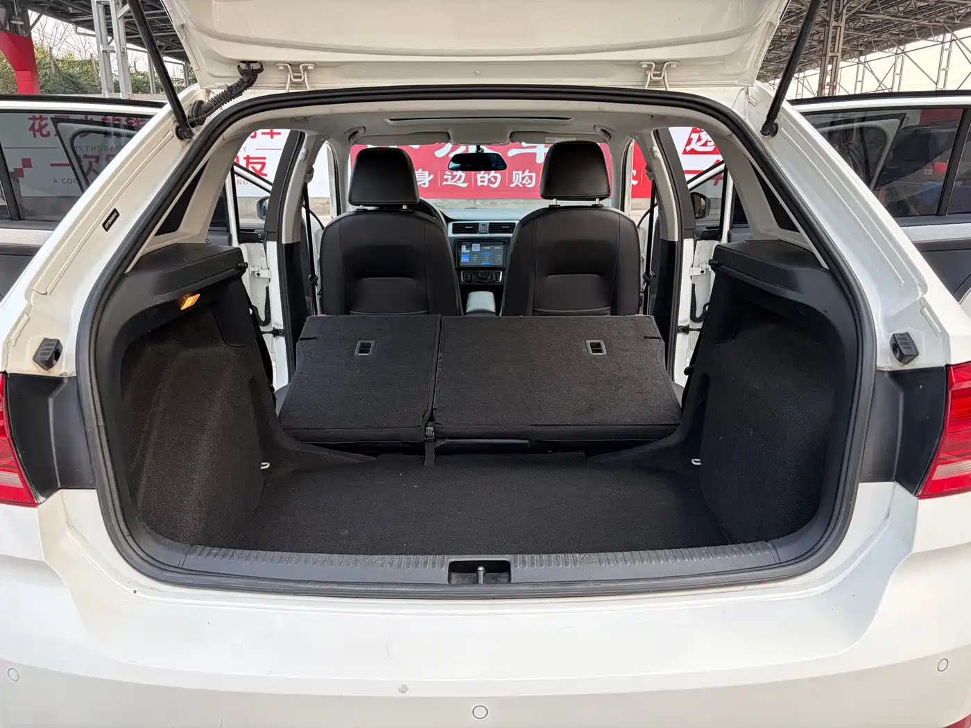 Volkswagen Santana 2015 Gran Santana 1.6L Automatic Luxury фото 14