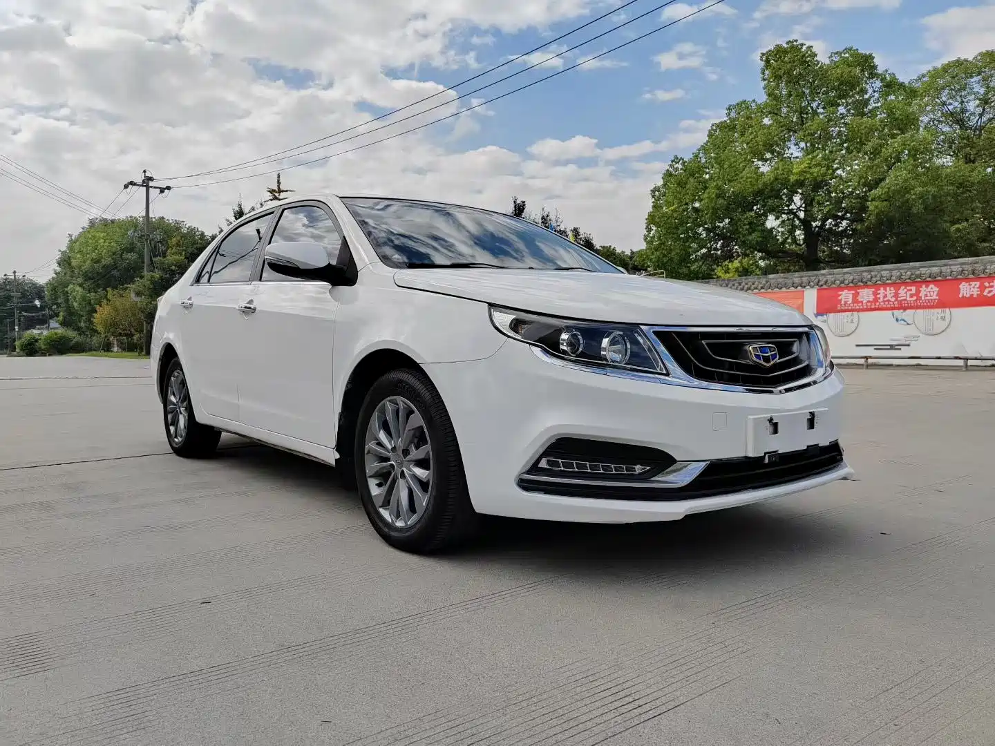 Фото 3 - Geely Vision