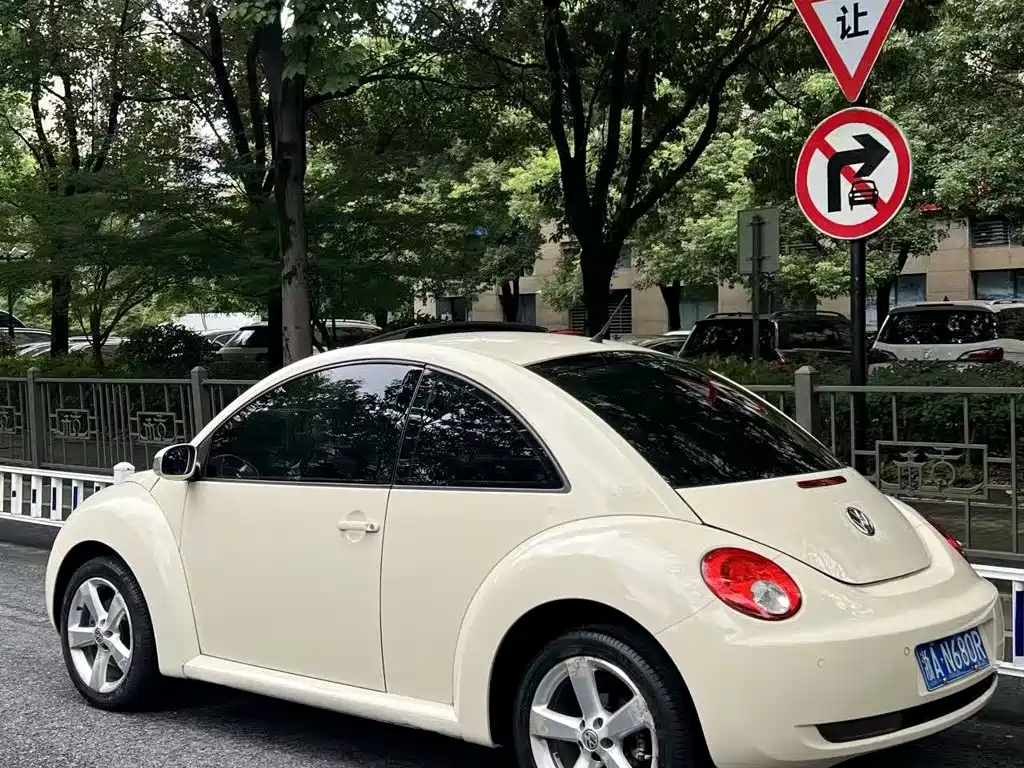 Volkswagen Beetle 2011 2010 1.8T BlackOrange Luxury Edition