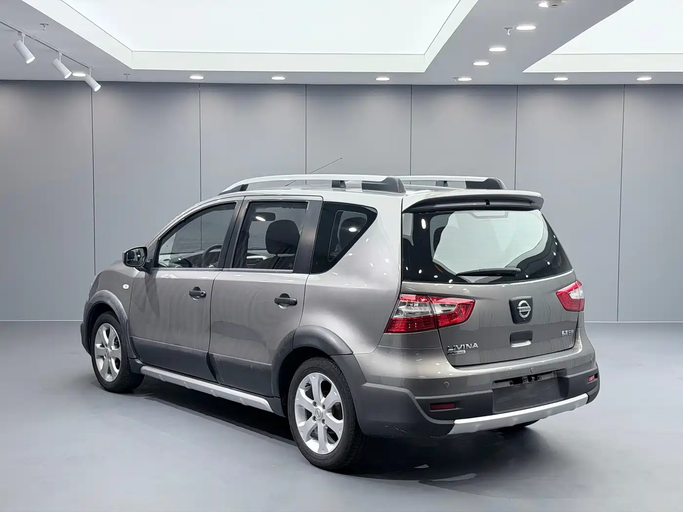 Nissan Livina 2015 2015 Vigorous 1.6XV CVT Luxury Edition