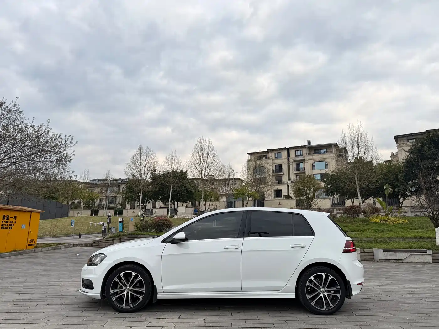 Volkswagen Golf 2017 280TSI Auto R-Line Millionth Anniversary Edition фото 3