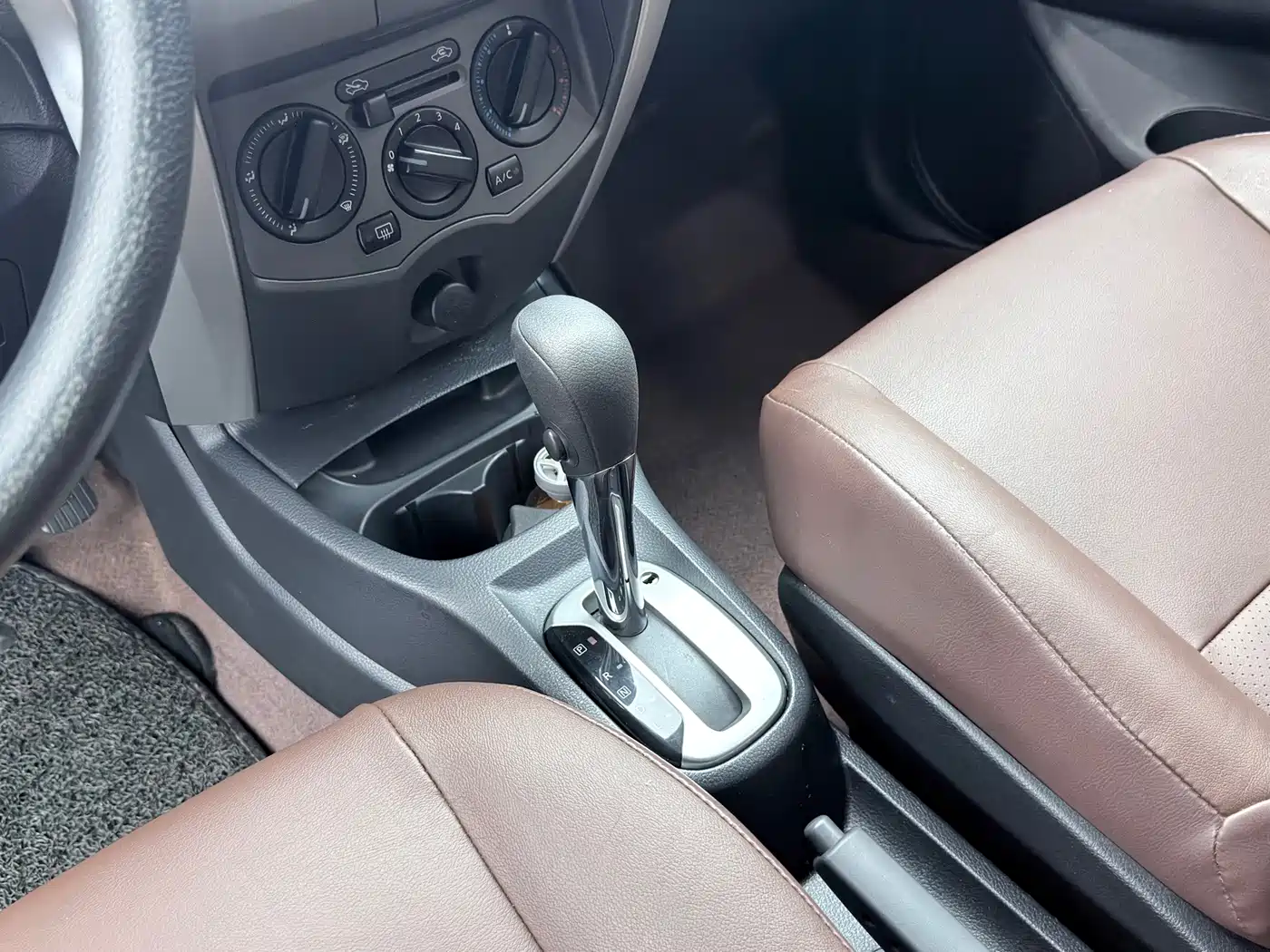 Nissan Livina 2015 2015 Vigorous 1.6XV CVT Luxury Edition