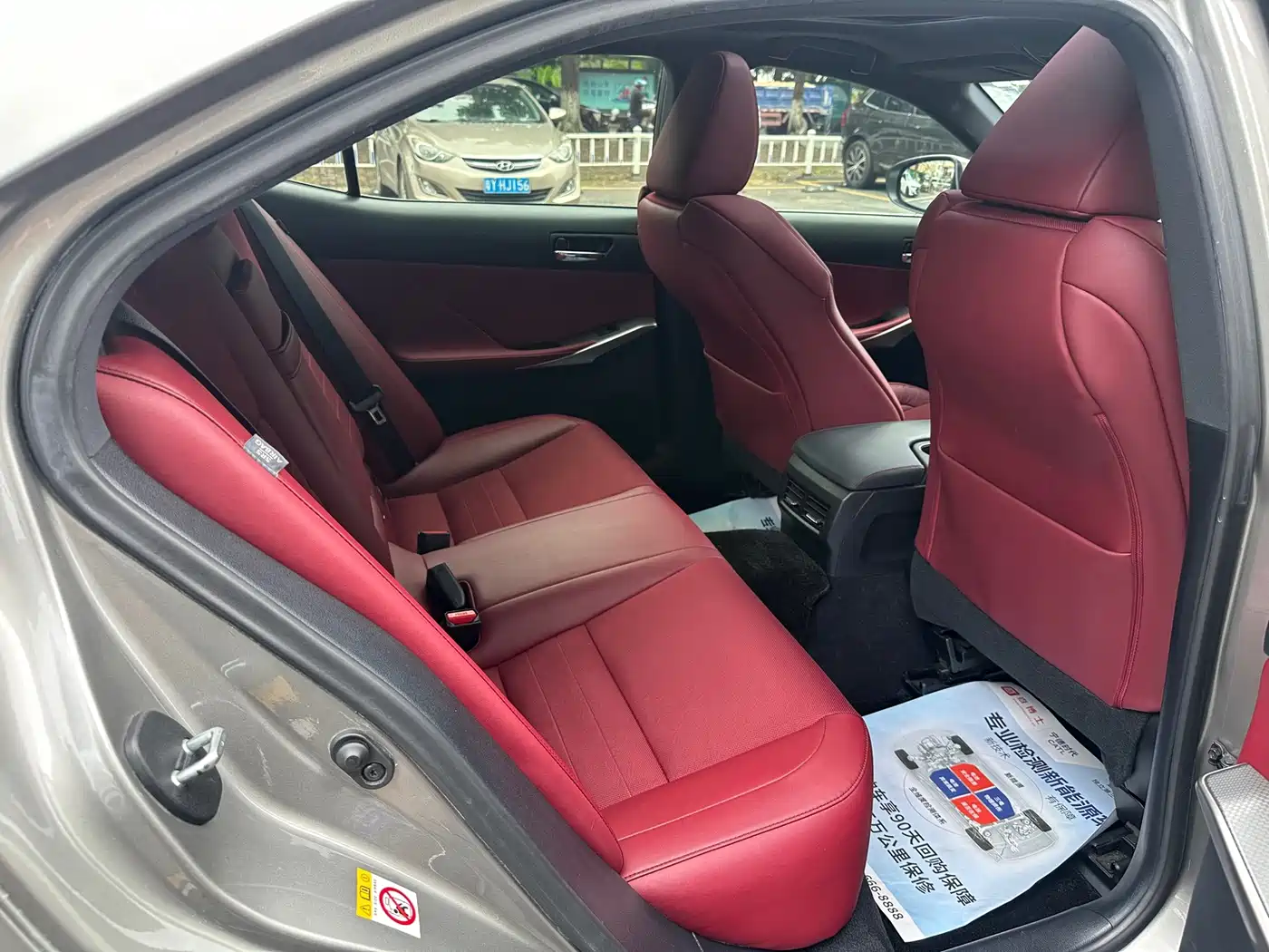 Фото 10 - Lexus IS
