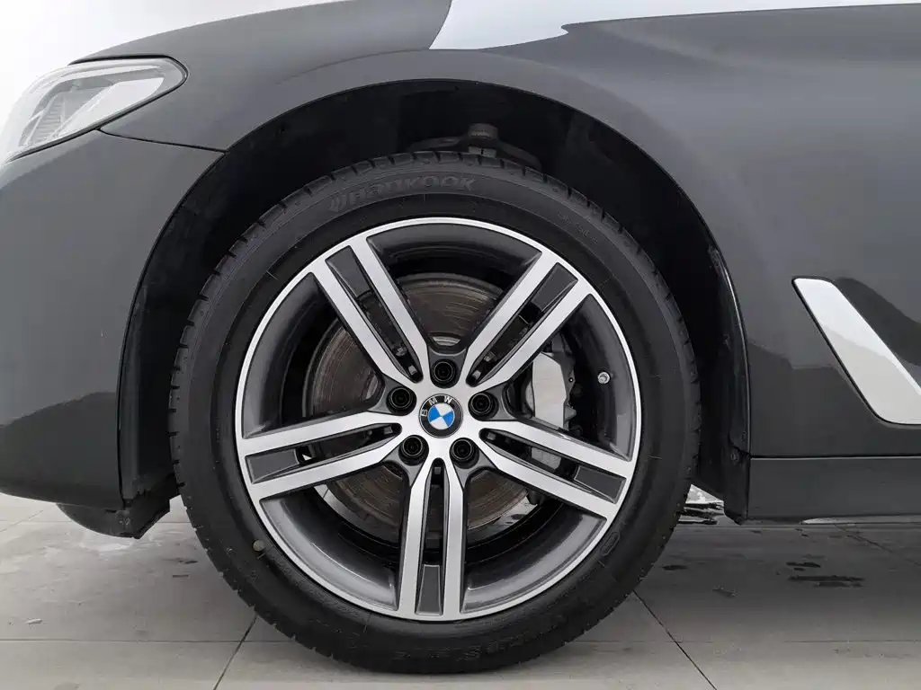 Photo 17 - BMW 5 Series