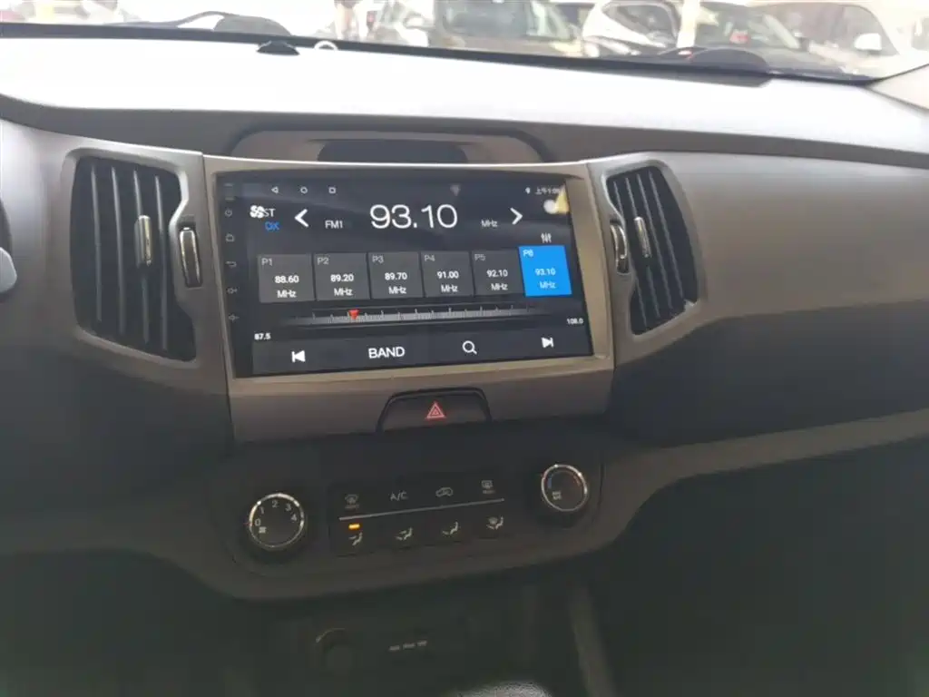 Kia Sportage 2014 2.0L Automatic 2WD GL Edition фото 13