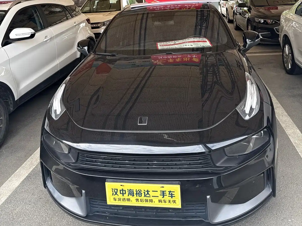 Фото 2 - Lynk & Co 03