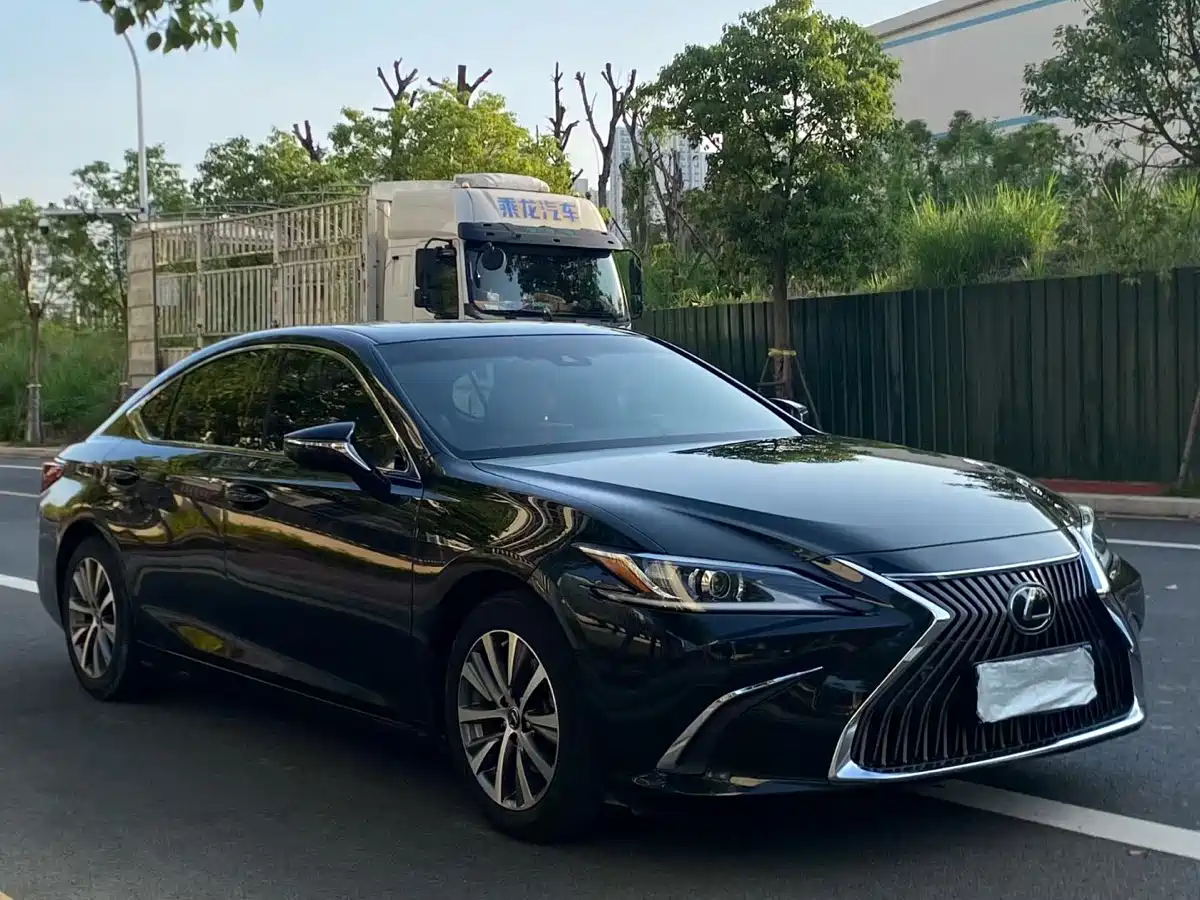 Lexus ES 2018 260 Excellence Edition China V фото 3