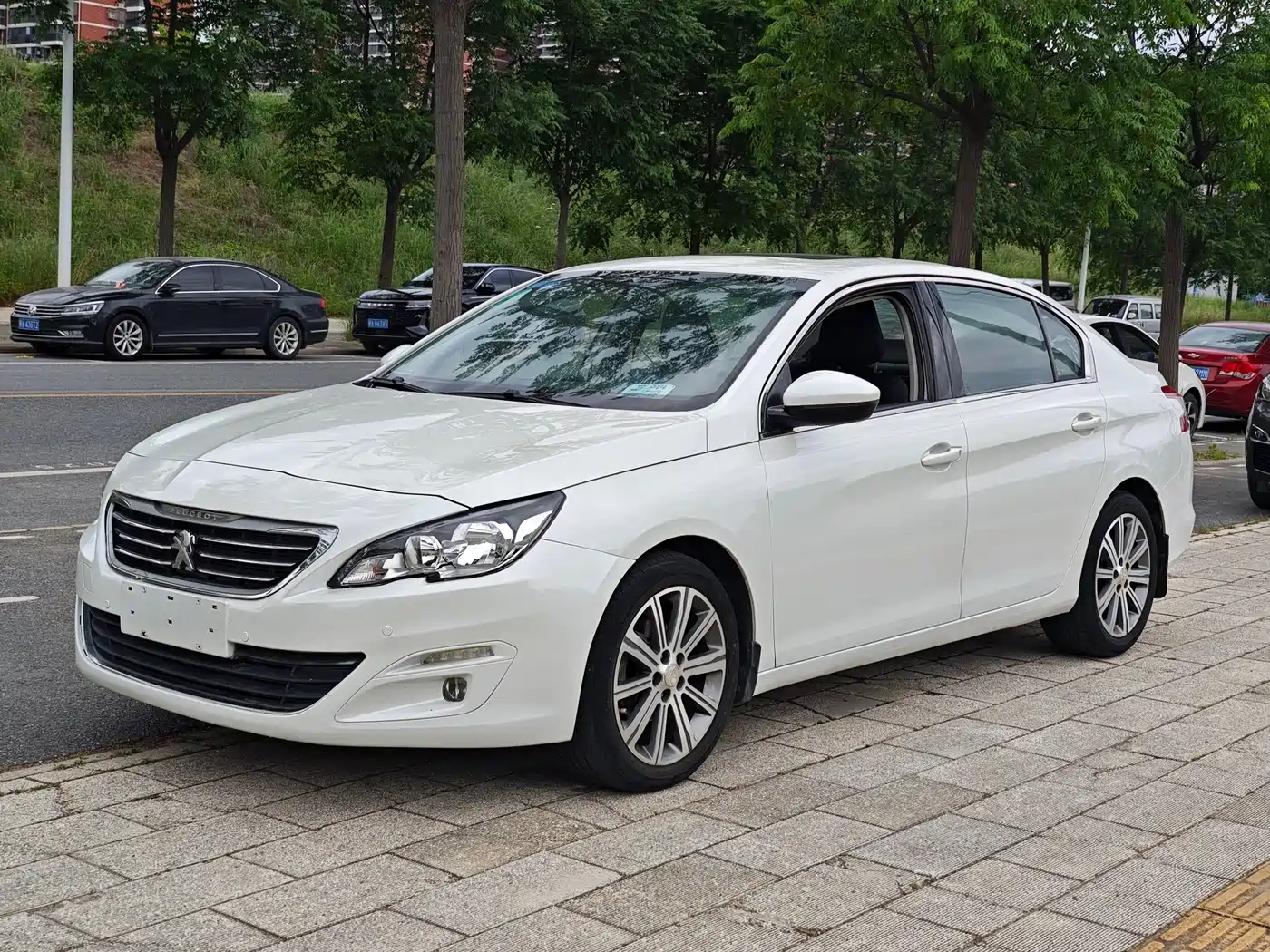 Peugeot 408 2014 1.8L Automatic Luxury Edition