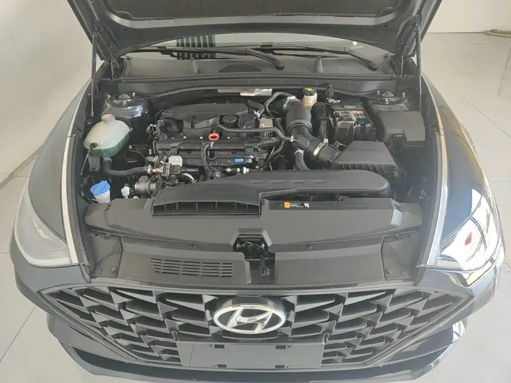 Photo 20 - Hyundai Sonata