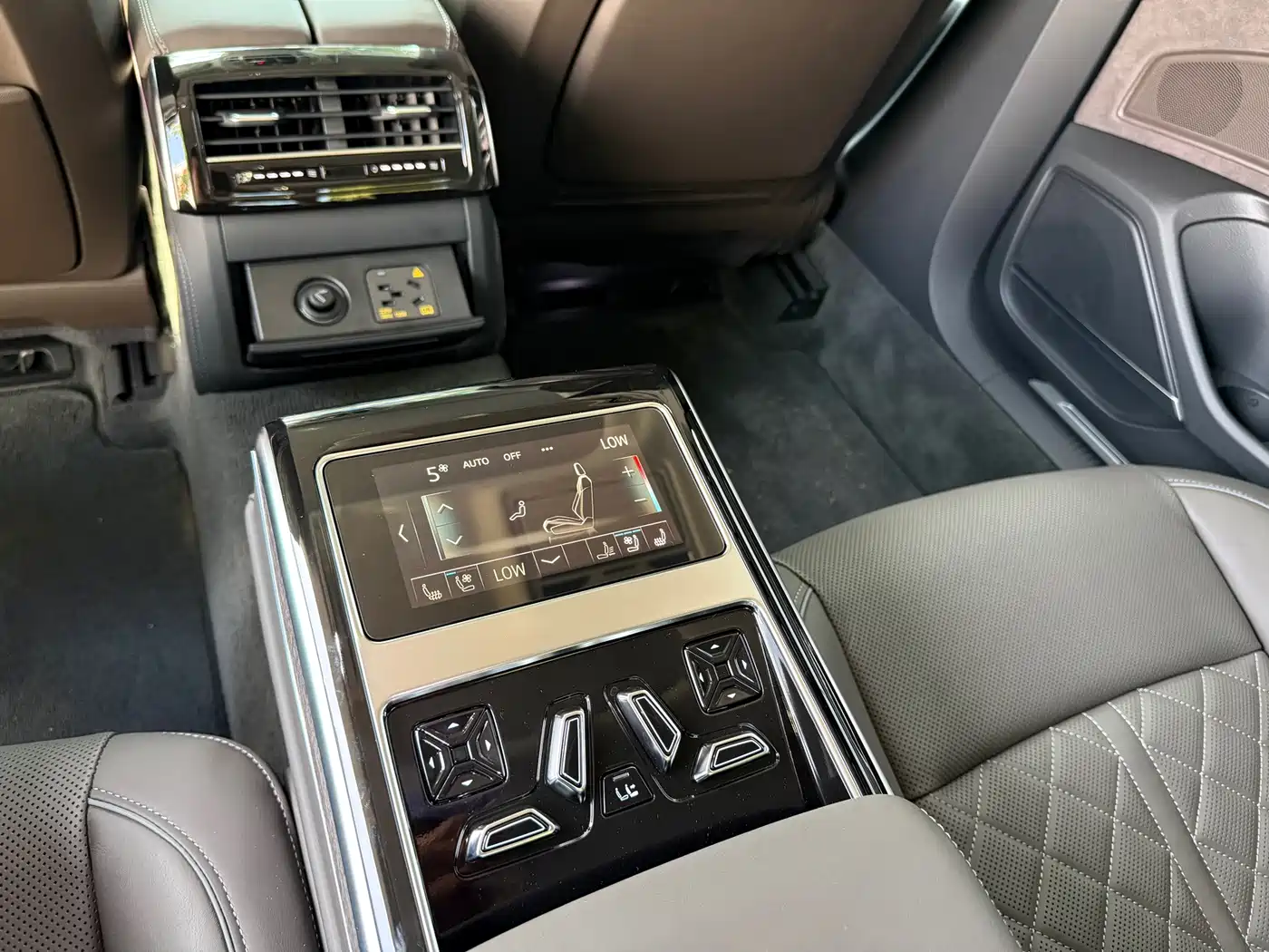 Audi A8 2025 2025 A8L 55 TFSI quattro Flagship