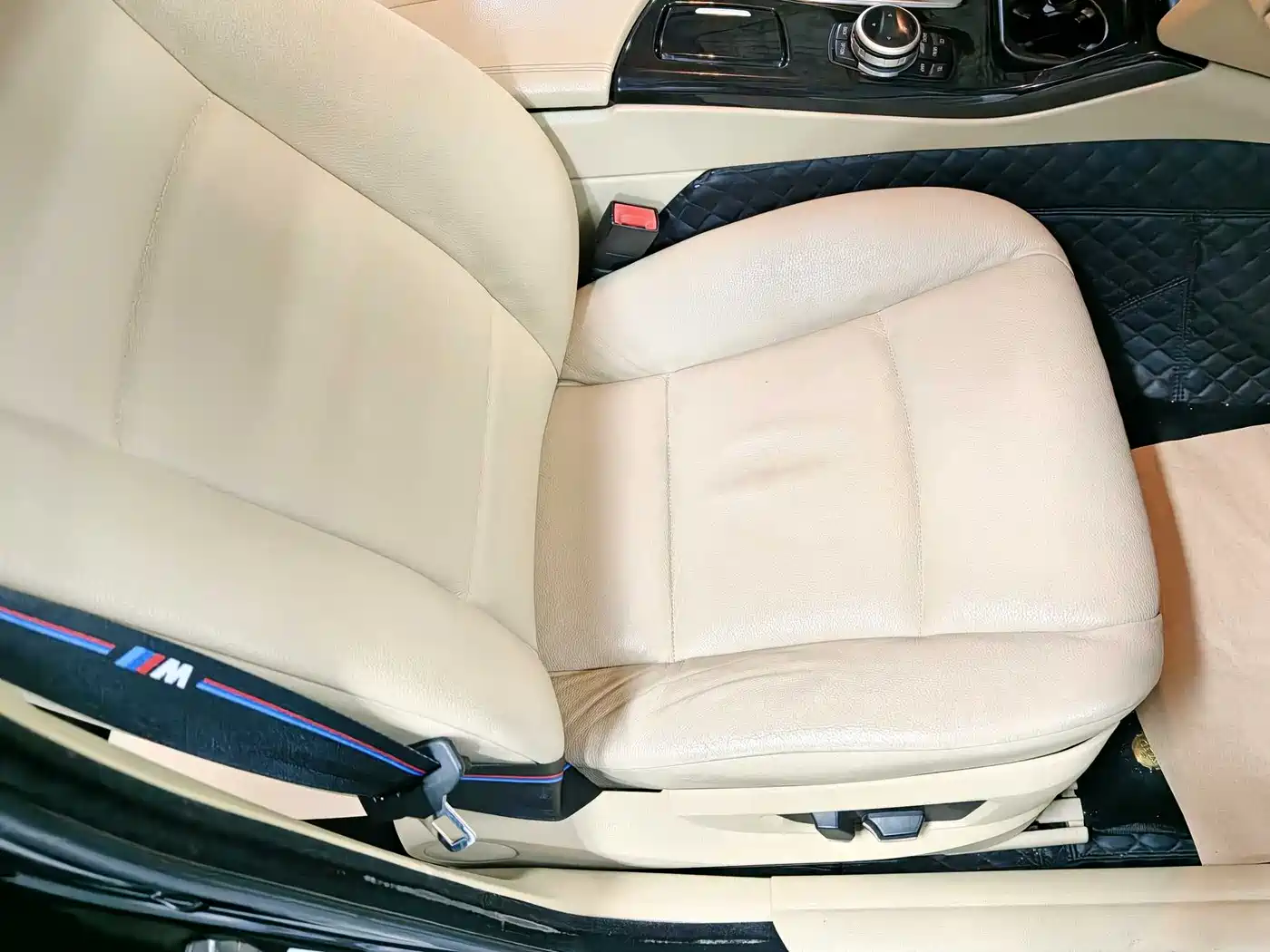 BMW 5 Series 2012 523Li Leadership фото 10