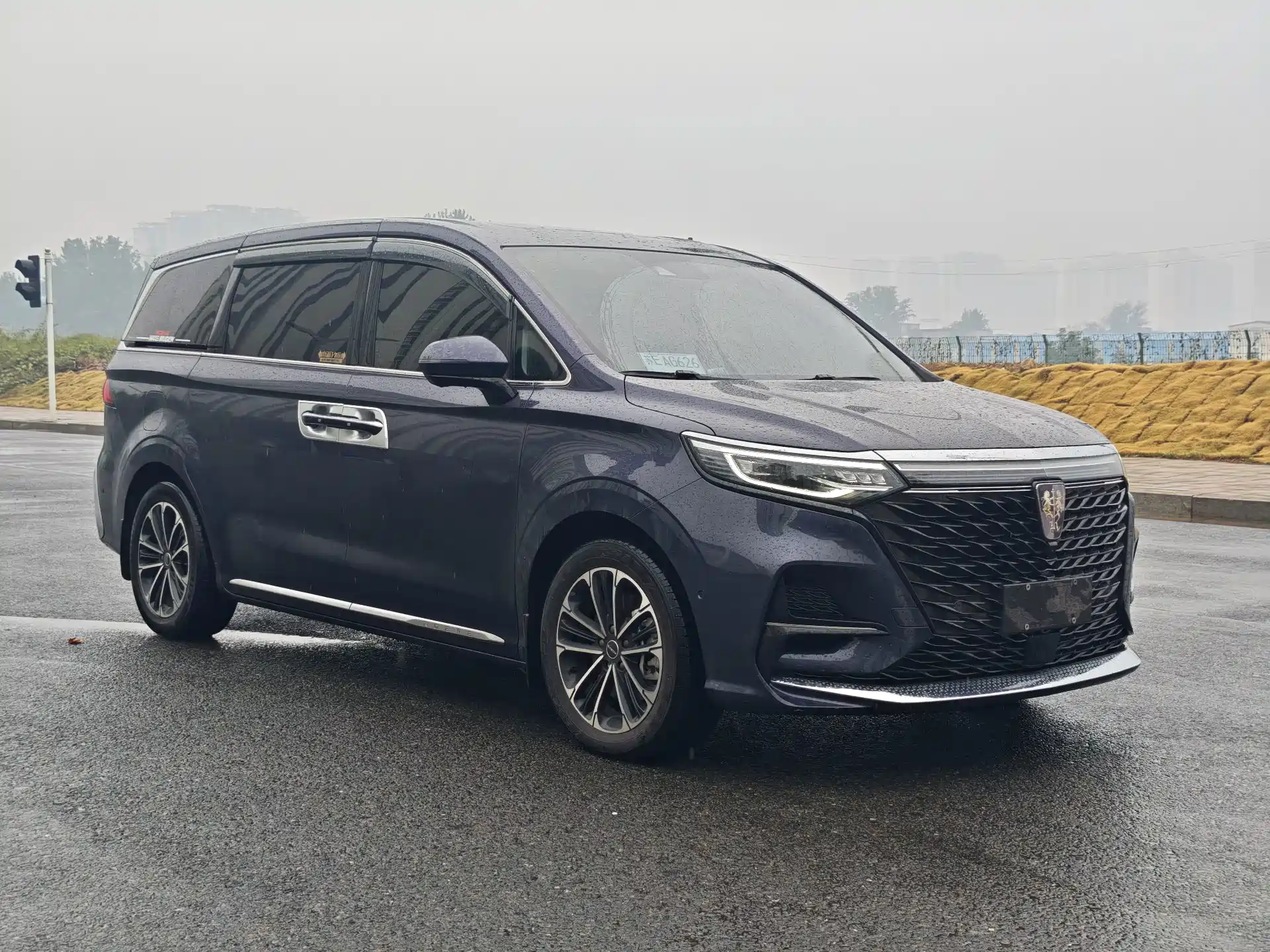 Фото 3 - Roewe iMAX8
