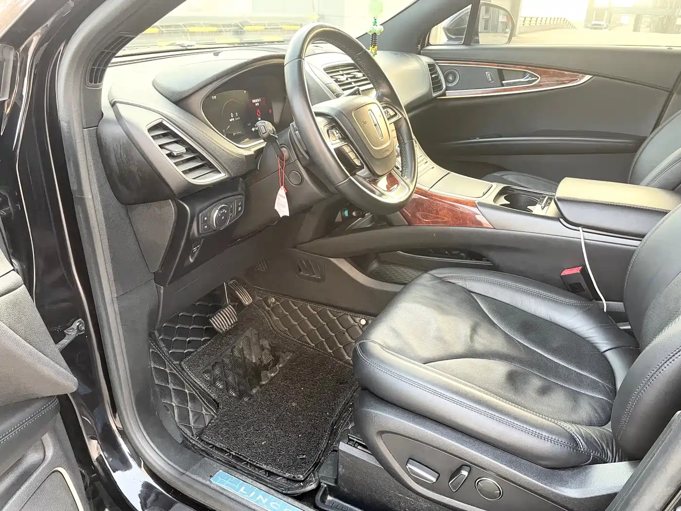 LINCOLN NAVIGATOR (IMPORT)