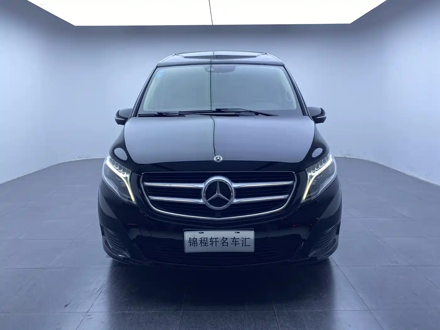 Mercedes-Benz V-Class 2018 V 260 L Premium Long Wheelbase Edition China VI фото 2