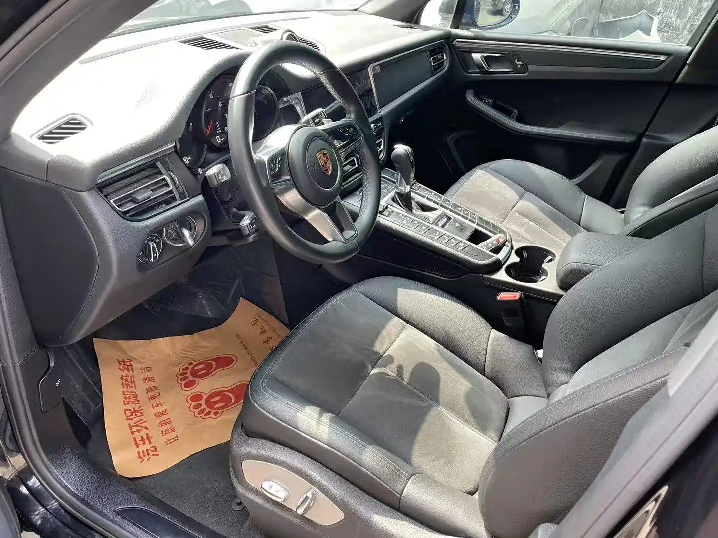 Photo 4 - Porsche Macan