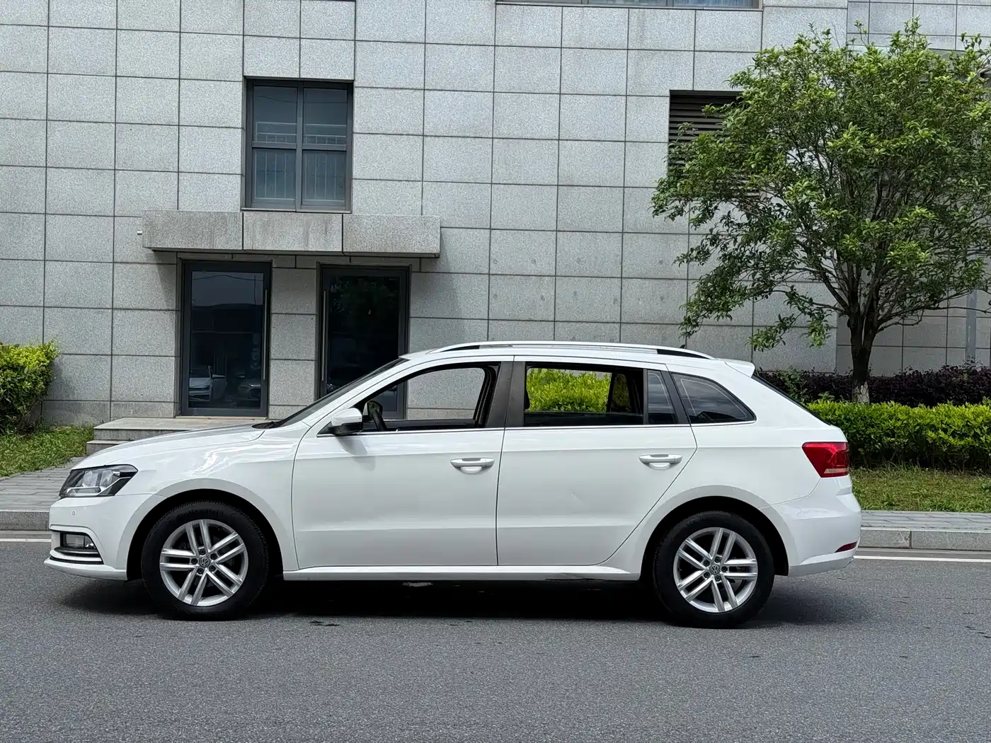 Volkswagen Lavida Tour 2017 230TSI Manual Comfort Edition фото 4