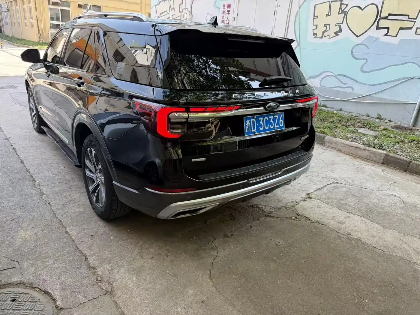 FORD EXPLORER