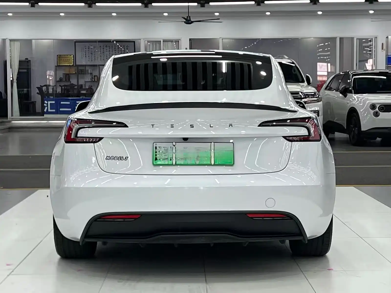 Фото 8 - Tesla Model 3
