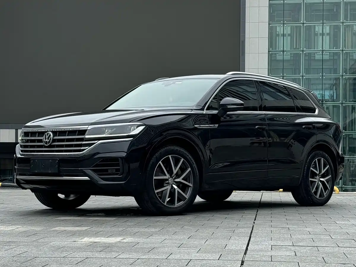 Фото 1 - Volkswagen Touareg