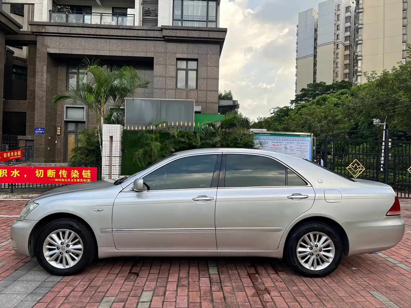 Toyota Crown 2006 2.5L Royal Leather Edition фото 3