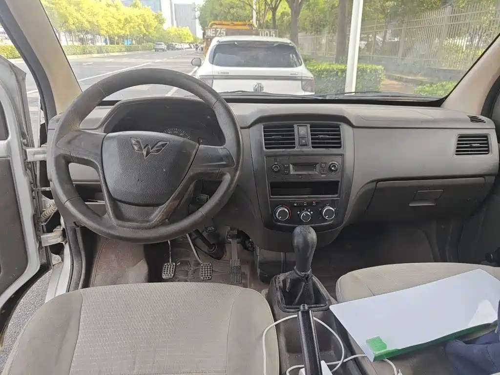 Wuling Motors Wuling Rongguang 2017 2014 1.2L S Base Model