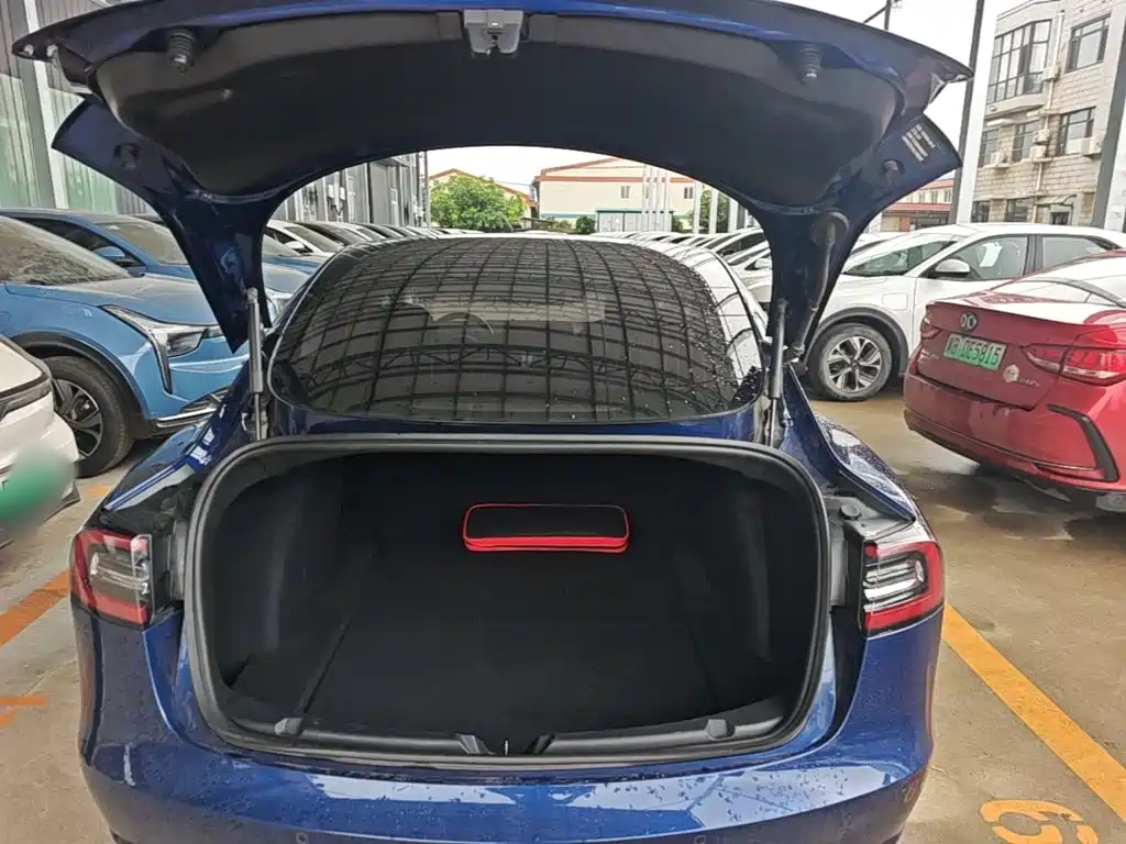 Фото 19 - Tesla Model 3