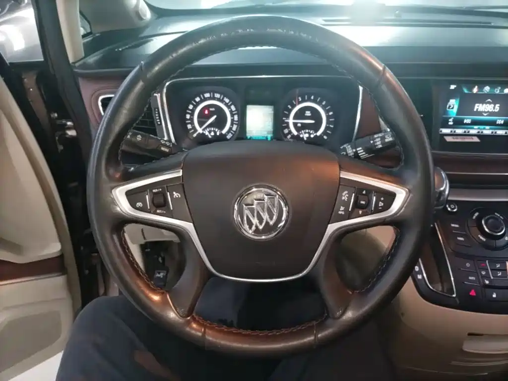Photo 11 - Buick GL8