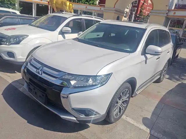  Mitsubishi Outlander 2018 2.4L 4WD Luxury Edition 7-seater