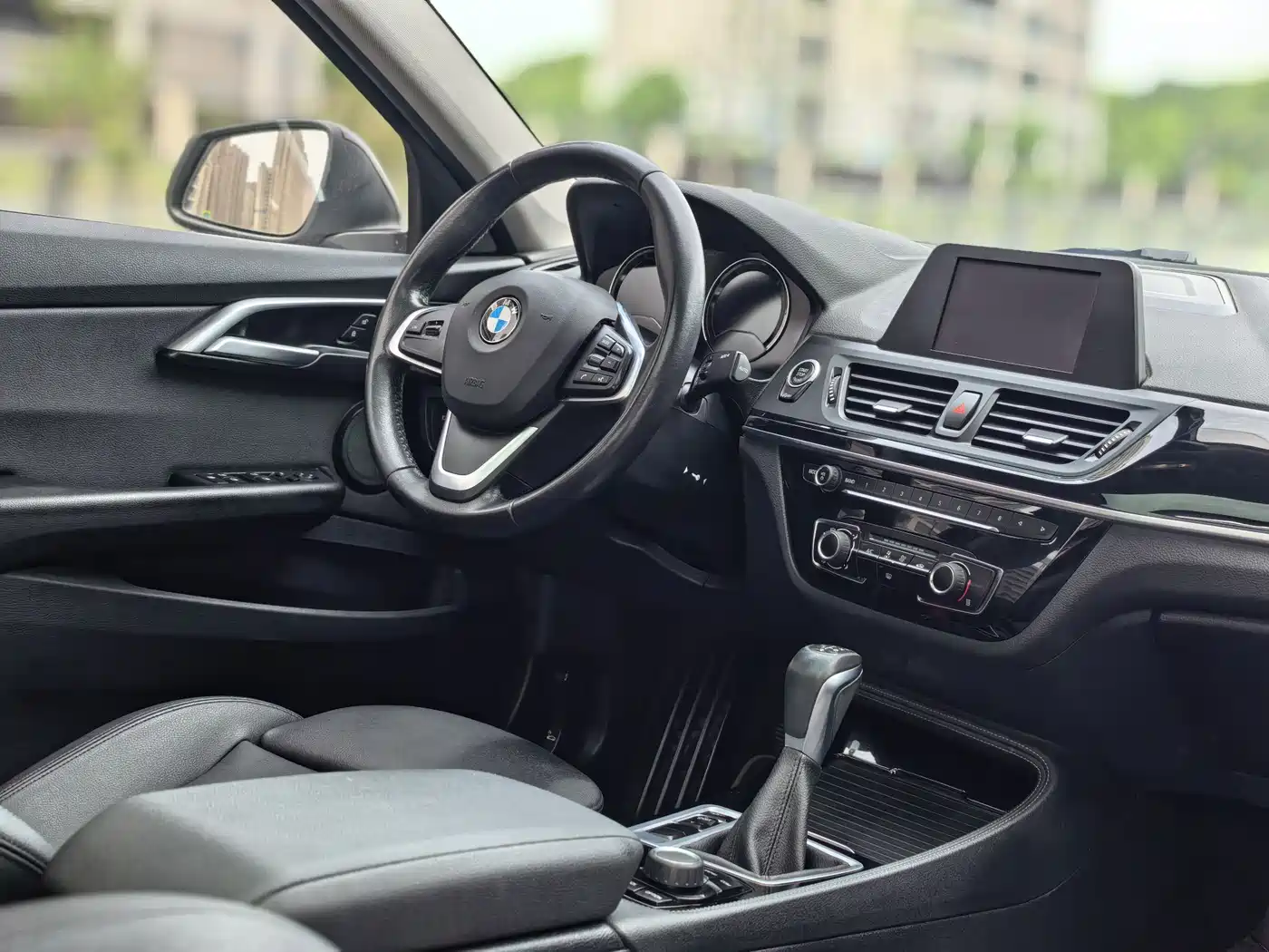 BMW 1 Series 2018 118i Sport Edition фото 10