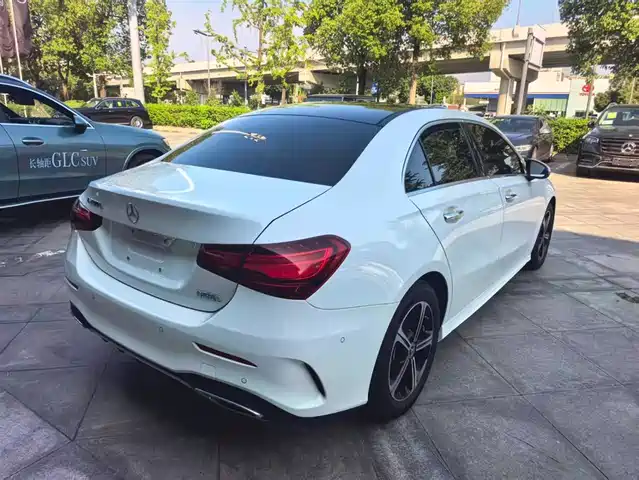 Mercedes-Benz A-Class 2023 A 200 L Fashion — фото 3