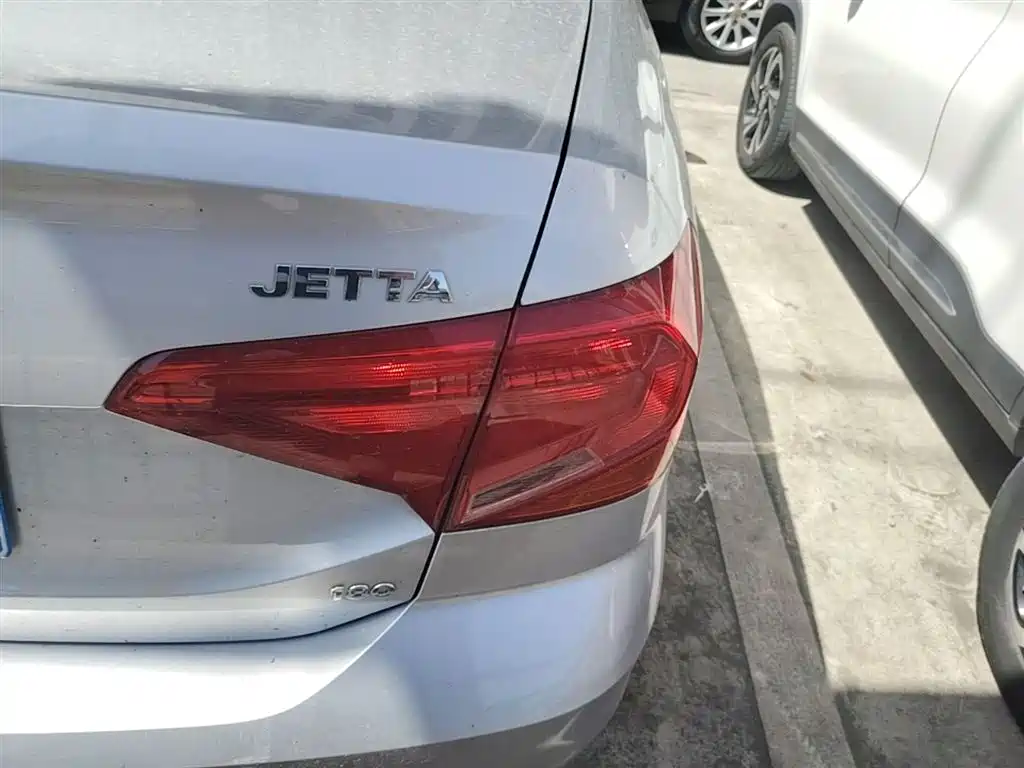 Volkswagen Jetta 2019 Dream Edition 1.5L Manual Fashion фото 8