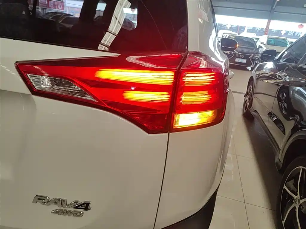 Toyota RAV4 Rongfang 2015 2.0L CVT 2WD Trend Edition фото 24