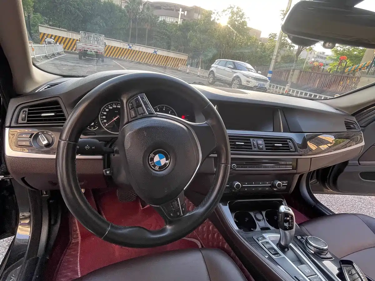 BMW 5 Series 2017 525Li Luxury Design Package фото 12