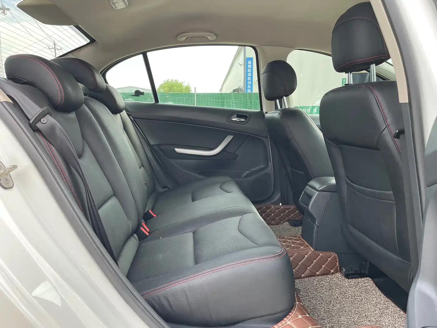 Peugeot 408 2013 2.0L Automatic Comfort Edition фото 14