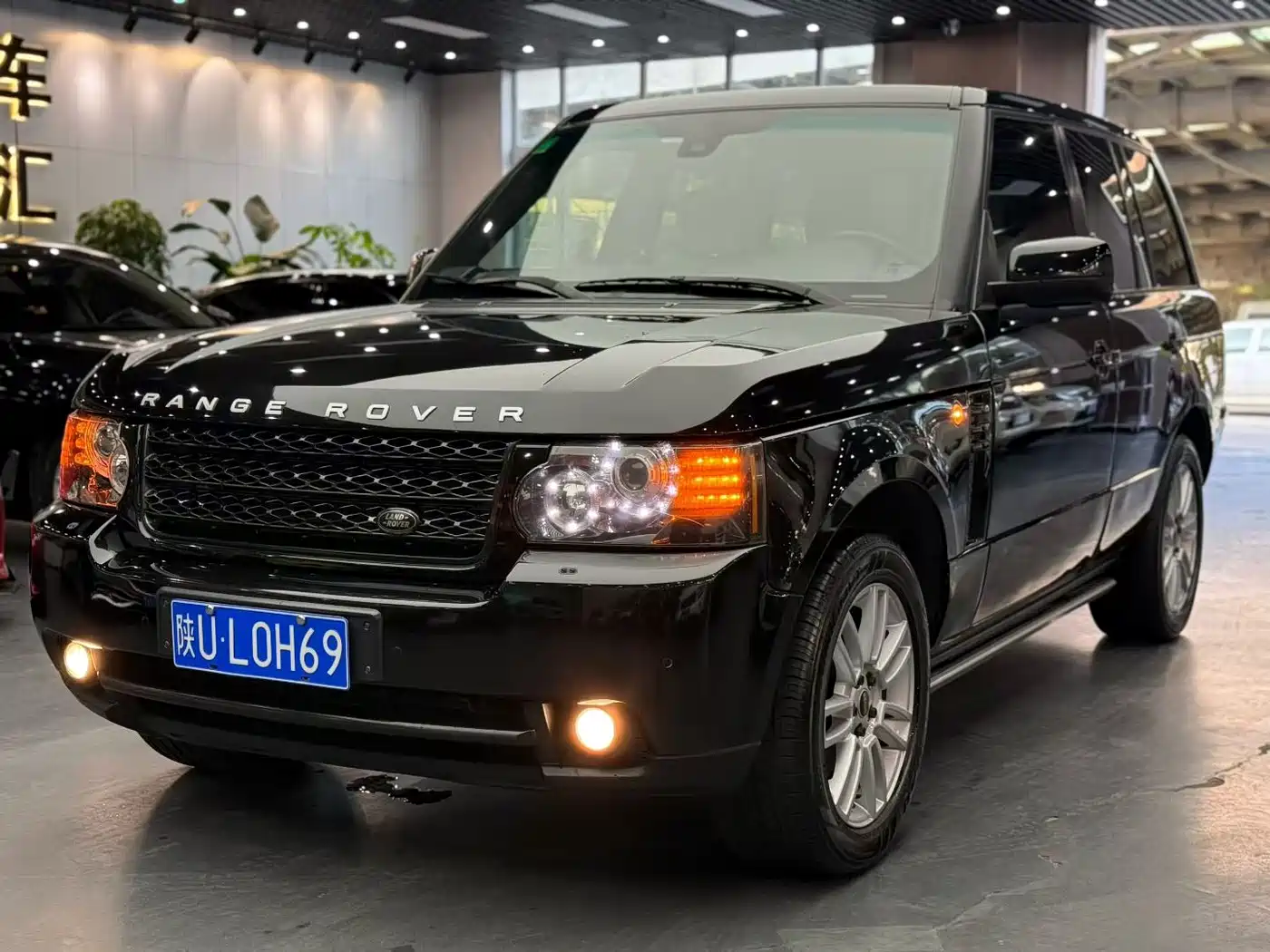 Photo 1 - Land Rover Range Rover